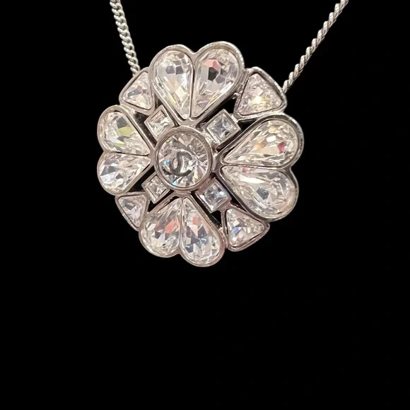 CHANEL Silver Necklace with Clover Rhinestone Pendant - Picture 5 of 8